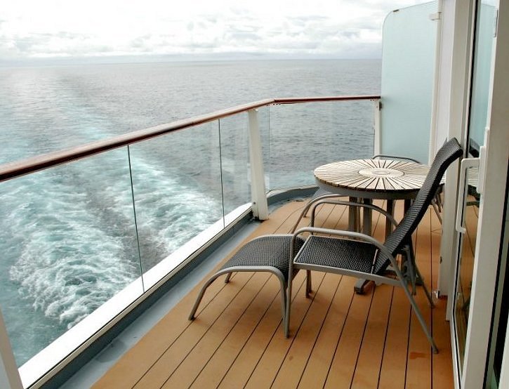 cruise-ship-balcony-smoking-e1470899988231